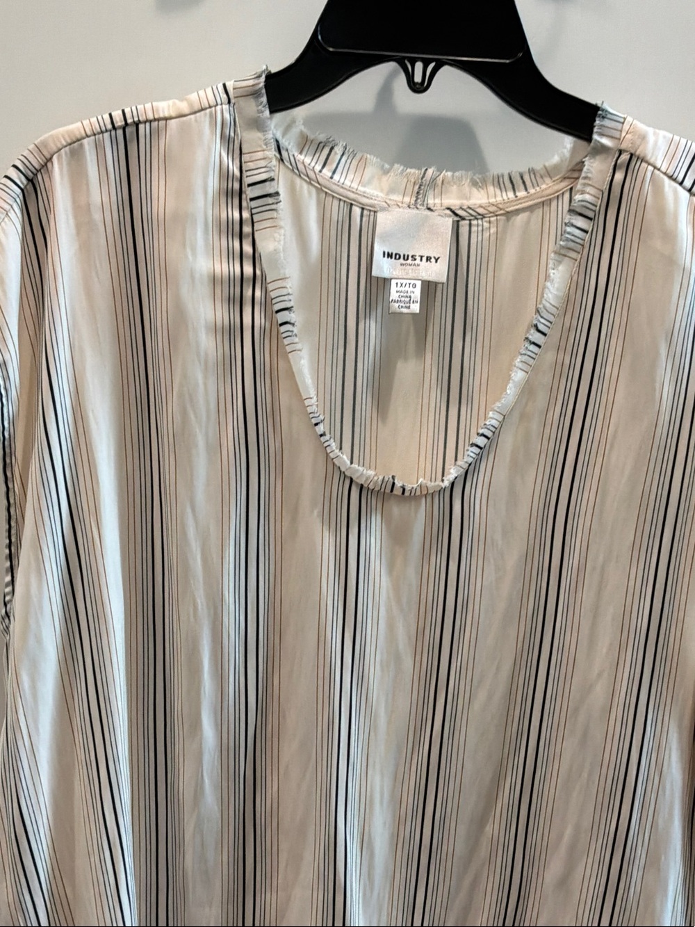 INDUSTRY Ivory Vertical-Stripe V-Neck BlouseWoman 1X Cream Black